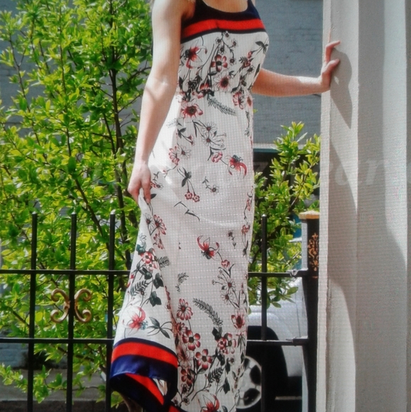 Gilli Floral Maxi w/ side slit - Picture 5 of 7